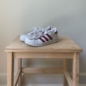 Adidas superstar tennis shoes.